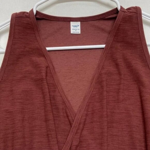 Old Navy Active Jumper Women's Small Maroon Sleeveless Breathe On V-Neck Top EUC - Picture 8 of 10